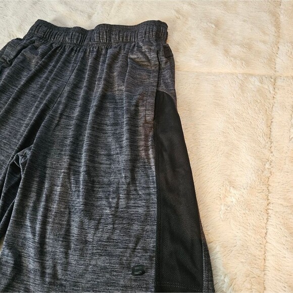 Layer 8 Qwick-Dry Grey with Black sides Athletic Shorts Mens S - Picture 2 of 4